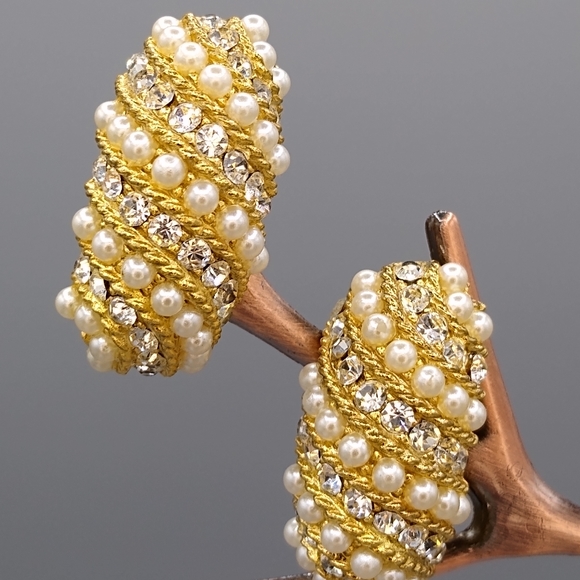 Pearl Rhinestone Cluster Half Hoop Clip on Earrings Vintage - Picture 4 of 15